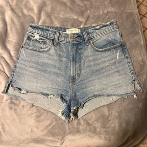 Abercrombie Mom jean short curve love